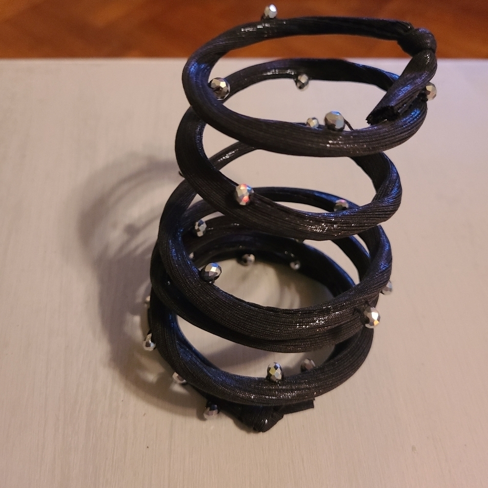 Cute little bracelet w silver studs - Picture 3 of 6